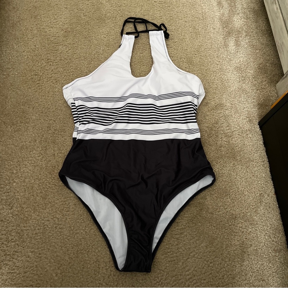 WOMENS SWIMSUIT-one piece NEW SIZE L